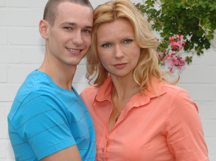 Schicksal verfilmt: Ferres mit ihrem Filmsohn Vladimir Burlakov, der Marco W. spielen wird.