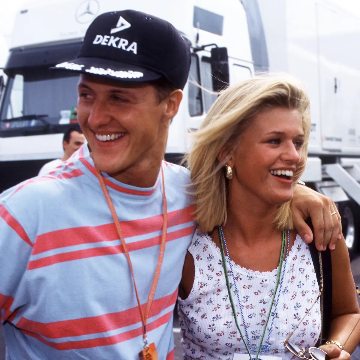Der-junge-Michael-Schumacher-und-seine-Frau-Corinna-die-Doku-Schumacher-erzaehlt-auch-vom-Familienleben-des-Formel-1-Weltmeisters