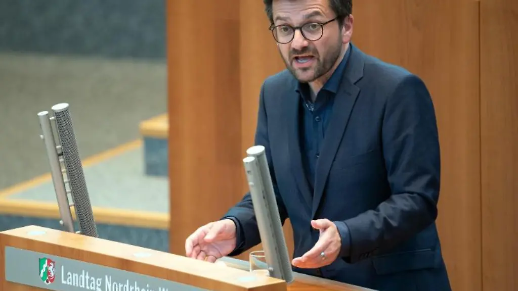 Thomas-Kutschaty-SPD-Fraktionsvorsitzender-spricht-im-Landtag