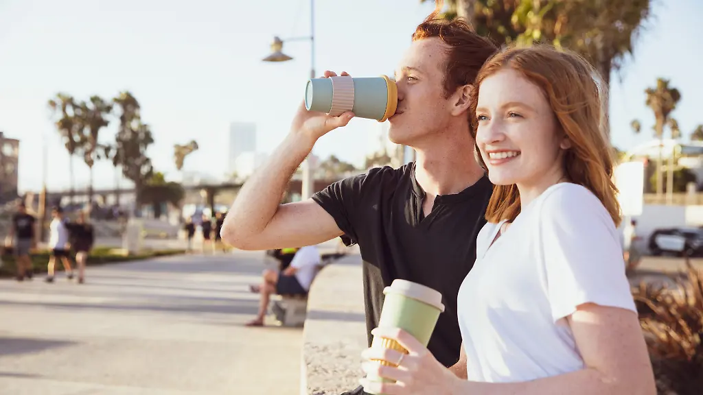 Fassungsvermoegen-Isolierfaehigkeit-Material-Diese-Kriterien-sind-bei-einem-Coffee-to-go-Becher-wichtig