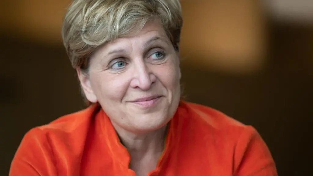 Nicole-Razavi-CDU-laechelt