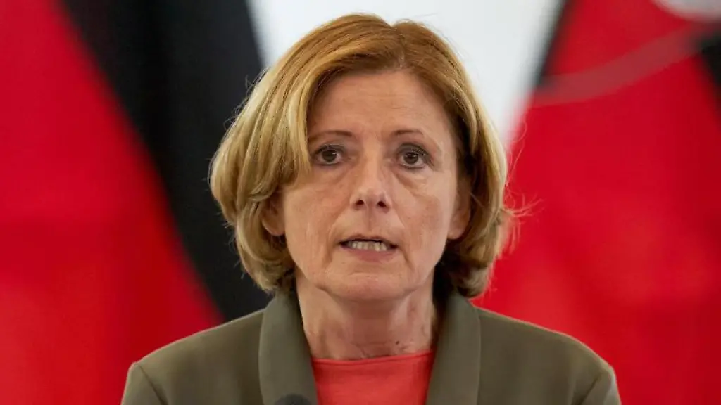Die-rheinland-pfaelzische-Ministerpraesidentin-Malu-Dreyer-SPD-spricht-bei-einer-Pressekonferenz