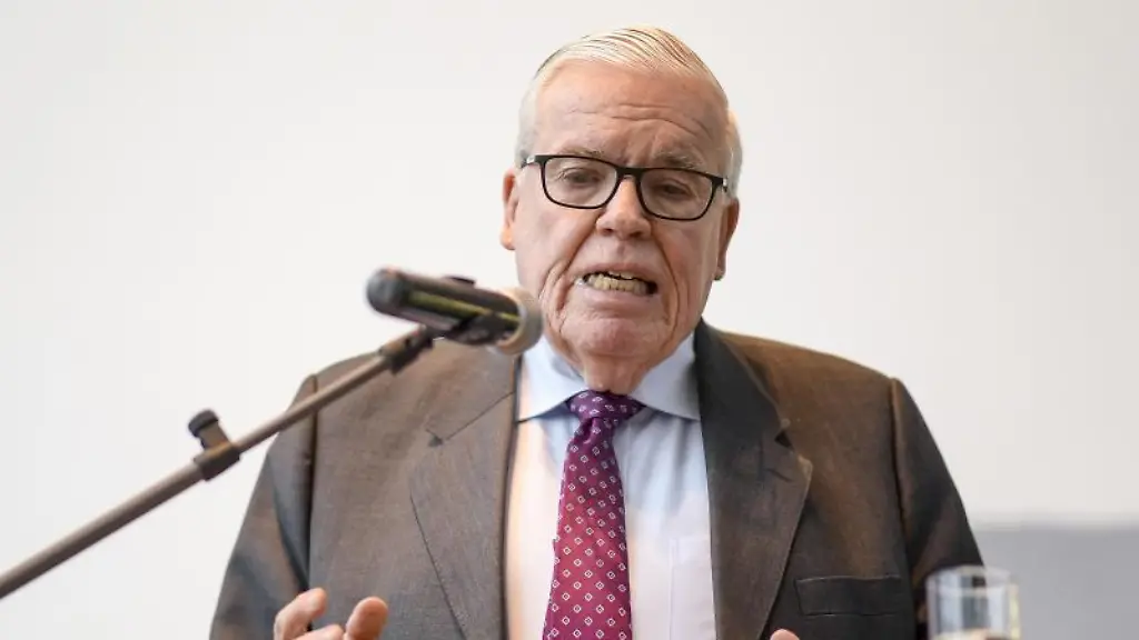 Klaus-Michael-Kuehne-spricht