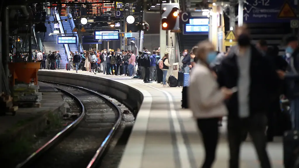 Nach-fuenftaegigen-Streik-rechnet-die-Bahn-fuer-Dienstag-wieder-mit-einem-weitgehend-normalen-Zugbetrieb