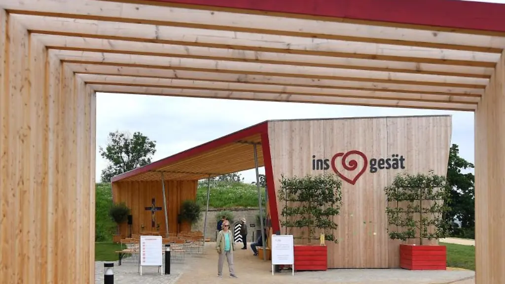 Der-oekumenische-Kirchenpavillon-fuer-die-Bundesgartenschau-auf-der-Festung-Petersberg