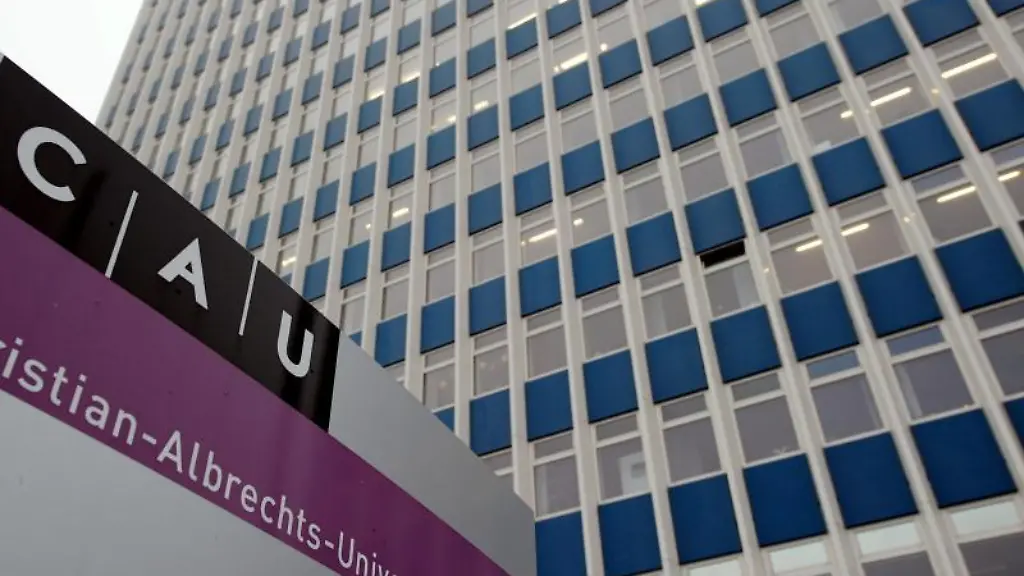 Blick-auf-ein-Gebaeude-der-Christian-Albrechts-Universitaet