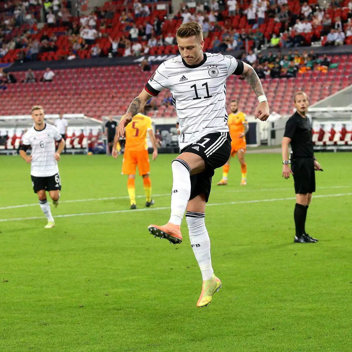 Marco-Reus-ist-nach-seinem-Treffer-sehr-gluecklich