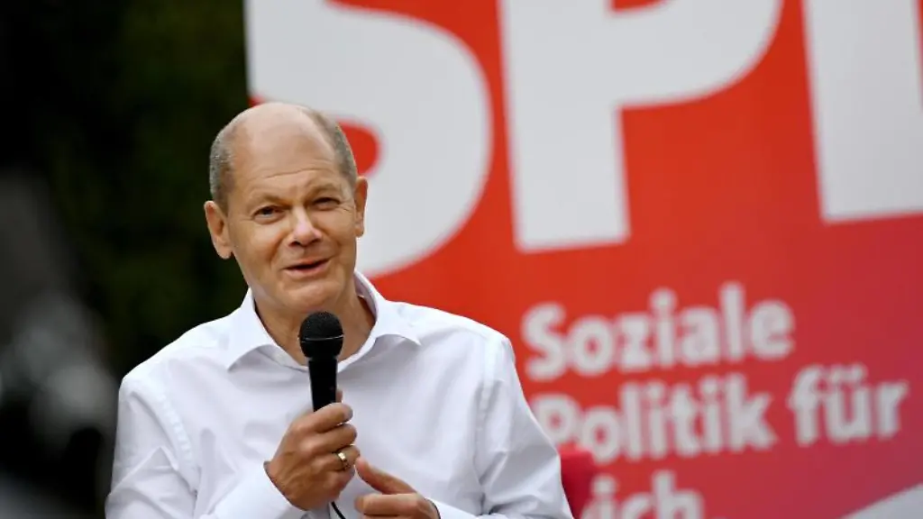 Kanzlerkandidat-Olaf-Scholz-SPD-spricht-auf-einer-Wahlkampfveranstaltung