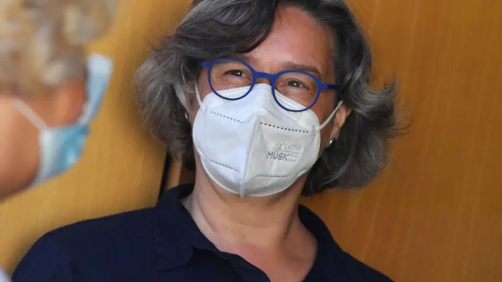 Heike-Werner-Die-Linke-Ministerin-fuer-Gesundheit-ist-im-Gespraech