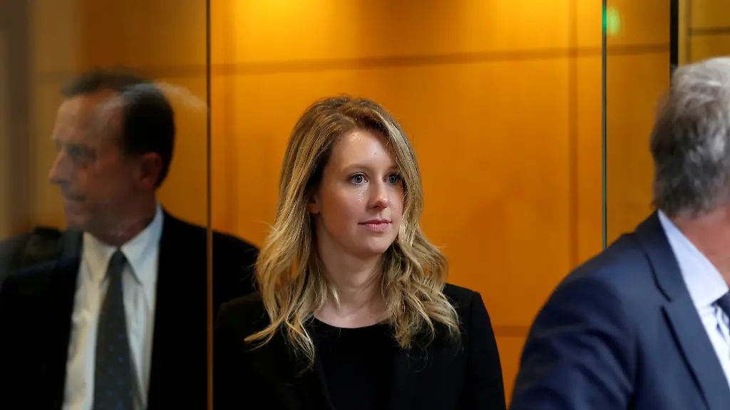 2021-08-31T010410Z-1855708789-RC21GP9MEX19-RTRMADP-3-THERANOS-HOLMES-JURYSELECTION