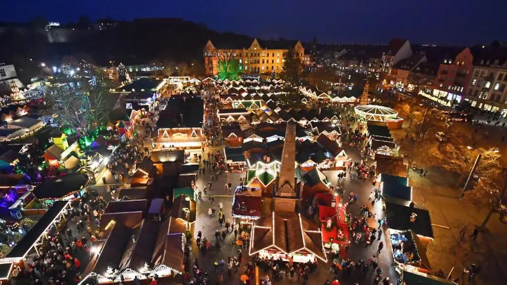 Tausende-Lichter-leuchten-vor-einigen-Jahren-auf-dem-Erfurter-Weihnachtsmarkt