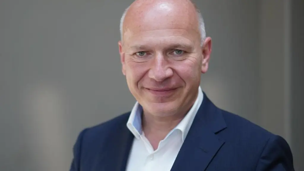 Kai-Wegner-CDU-Bundestagsabgeordneter-laechelt