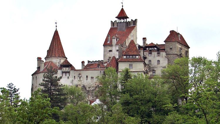 An Rumäniens touristischen Anziehungspunkten gibt es zu wenige WCs. (Als "Dracula-Schloss" bekannte Burg Bran in den Südkarpaten)
