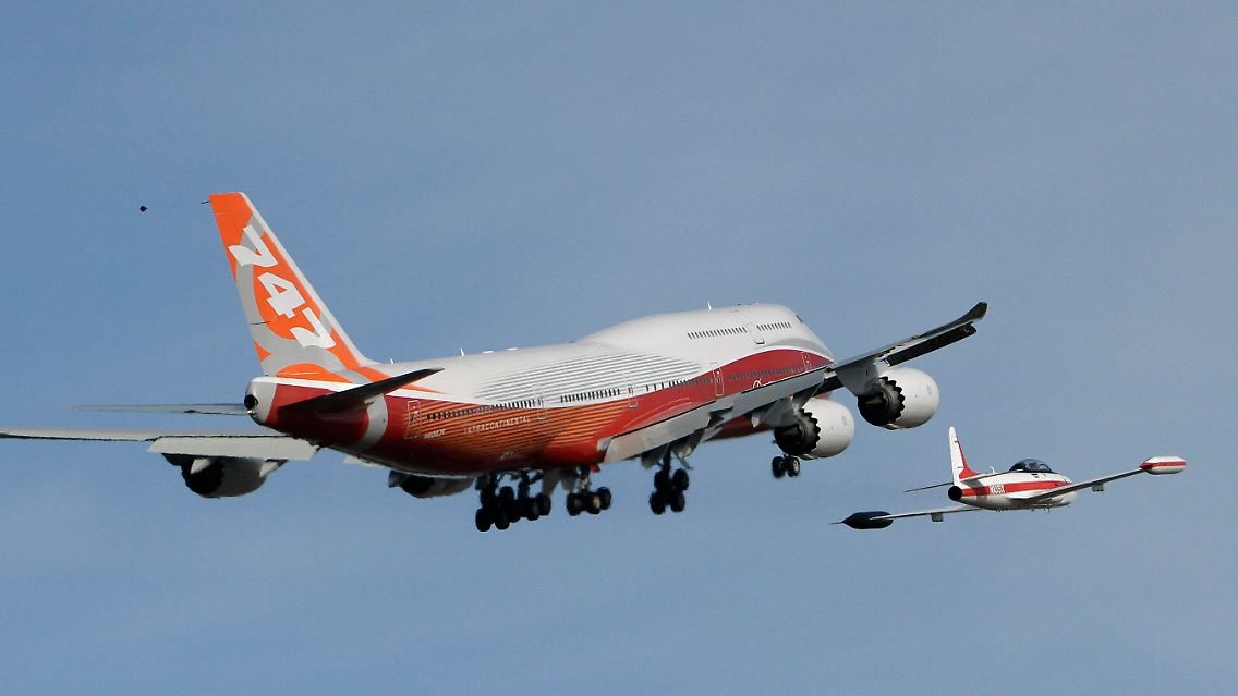 Boeings neuer Jumbo fliegt.