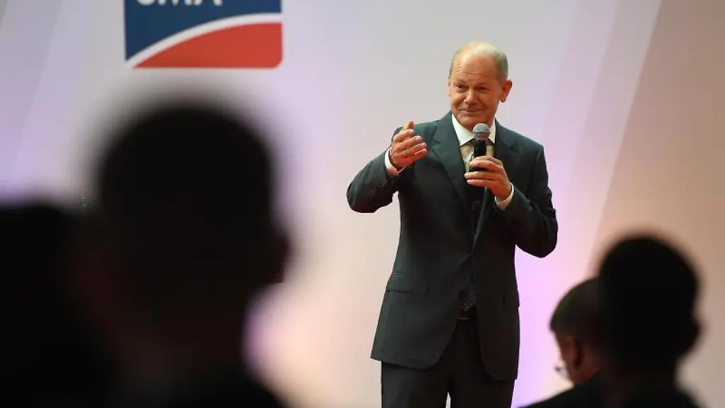 Kanzlerkandidat-Olaf-Scholz-SPD-gestikuliert