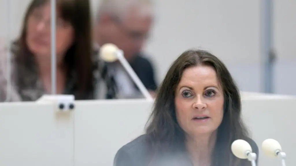 Susanne-Hoffmann-CDU-Ministerin-der-Justiz-spricht