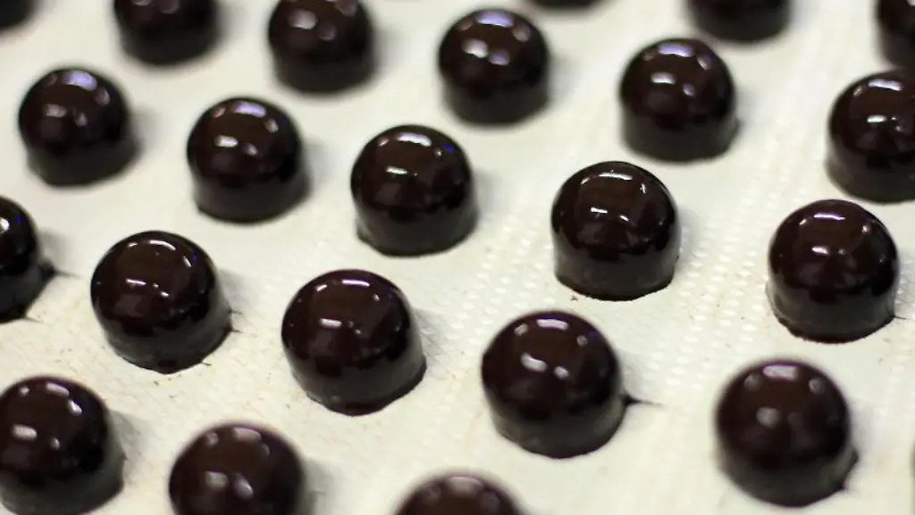 Hallorenkugeln-werden-in-der-Halloren-Schokoladenfabrik-AG-produziert