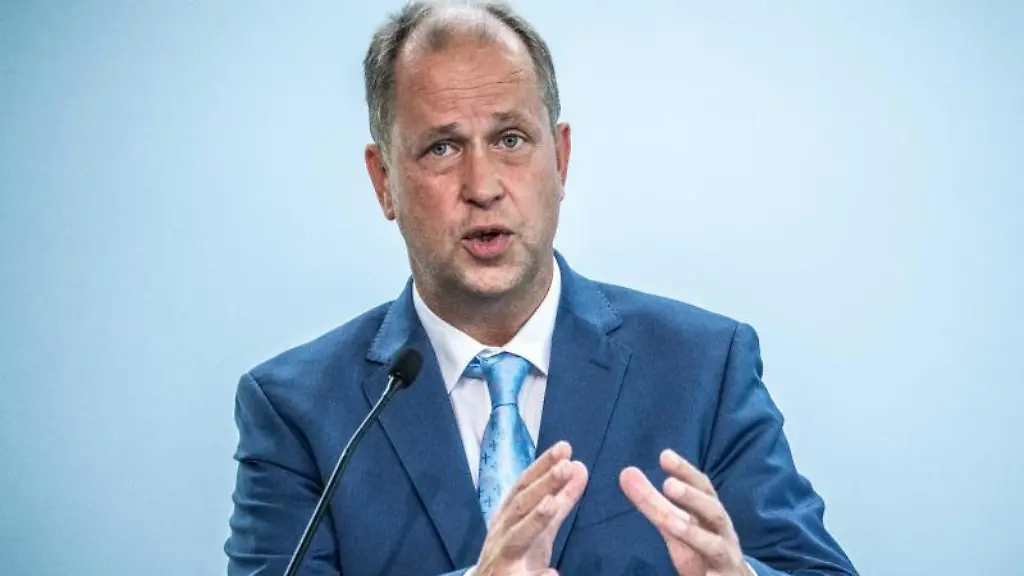 Joachim-Stamp-FDP-gestikuliert