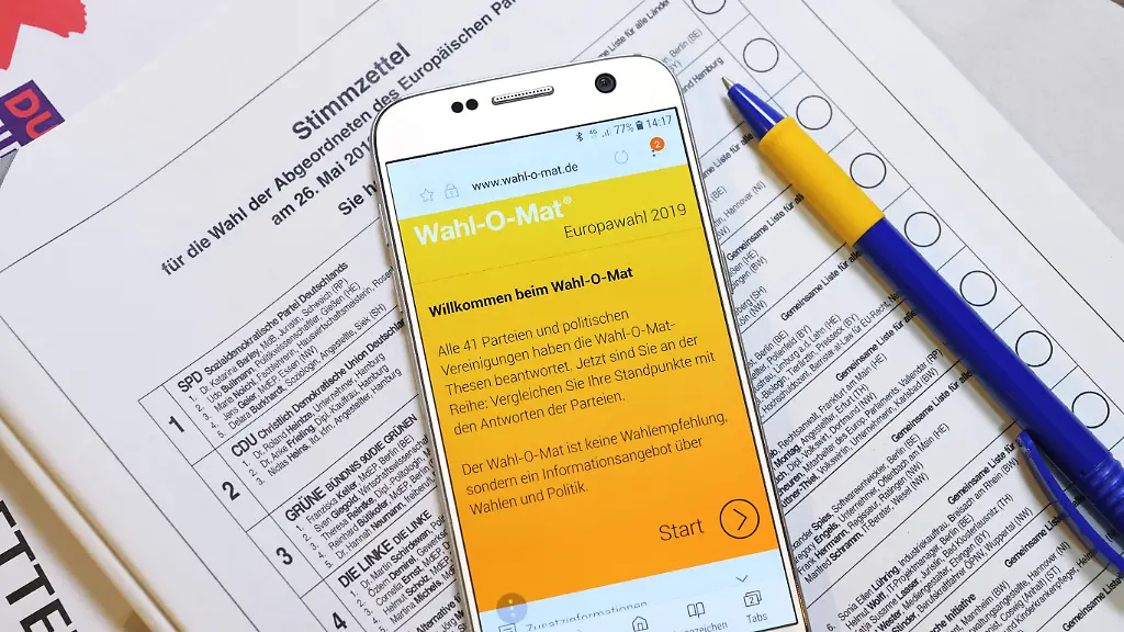 Angebote-wie-der-Wahl-O-Mat-sind-fuer-viele-Menschen-eine-wichtige-Entscheidungshilfe-wie-hier-bei-der-Europawahl-2019