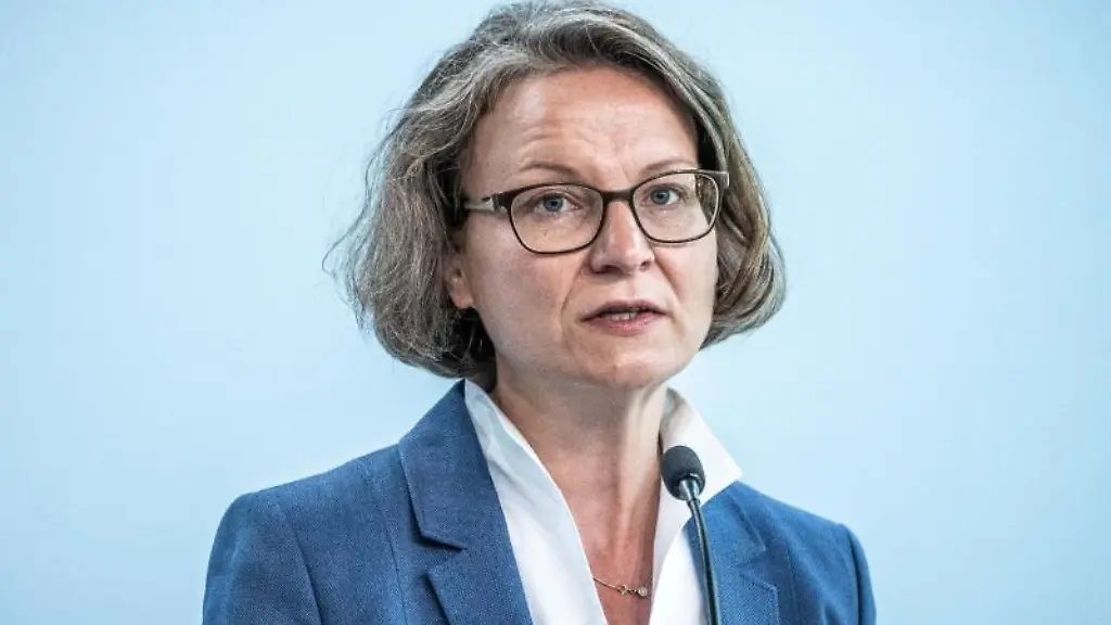Ina-Scharrenbach-CDU-Nordrhein-Westfalens-Ministerin-Gleichstellung