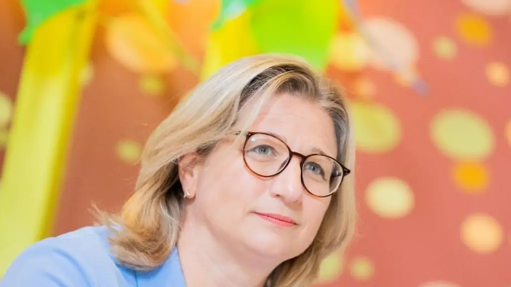 Anke-Rehlinger-SPD-saarlaendische-Wirtschaftsministerin-spricht