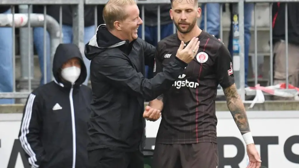 Trainer-Timo-Schultz-klatscht-ab