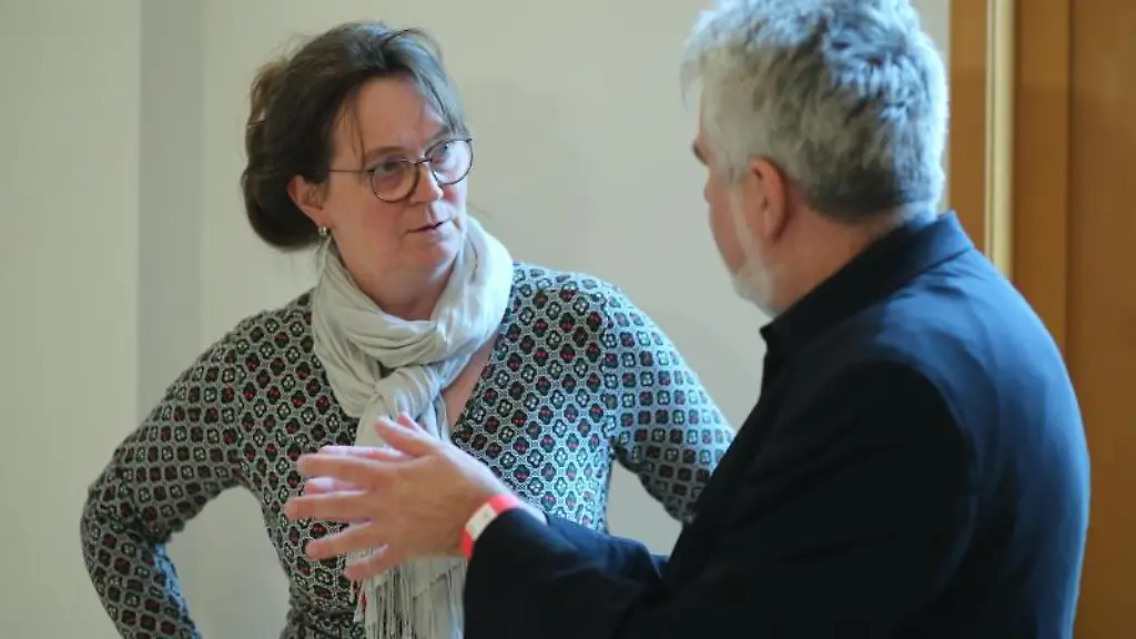 SPD-Landesvorsitzende-Juliane-Kleemann-und-der-Armin-Willingmann-diskutieren