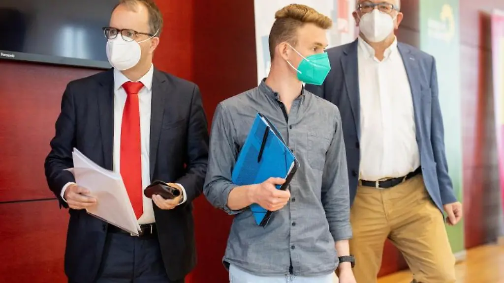 SPD-Landtagsvizepraesident-Markus-Rinderspacher-l-r-Florian-Siekmann-Gruene-und-Helmut-Kaltenhauser-FDP