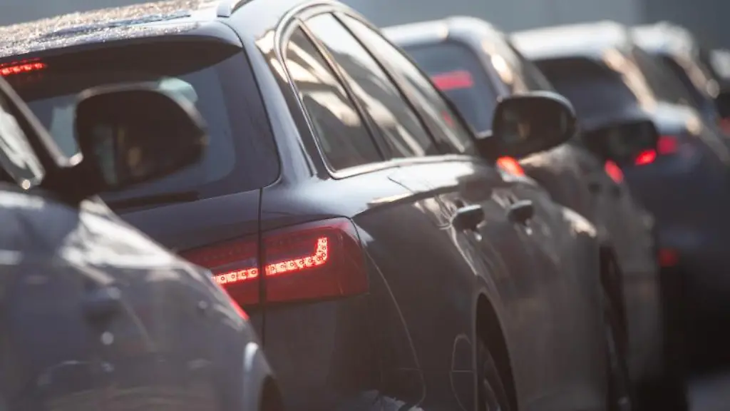 Autos-stehen-im-Stau