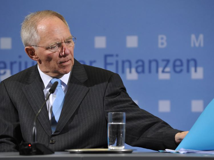 Blättert lieber gleich vor bis zur Jahresprojektion: Finanzminister Wolfgang Schäuble (Archivbild).