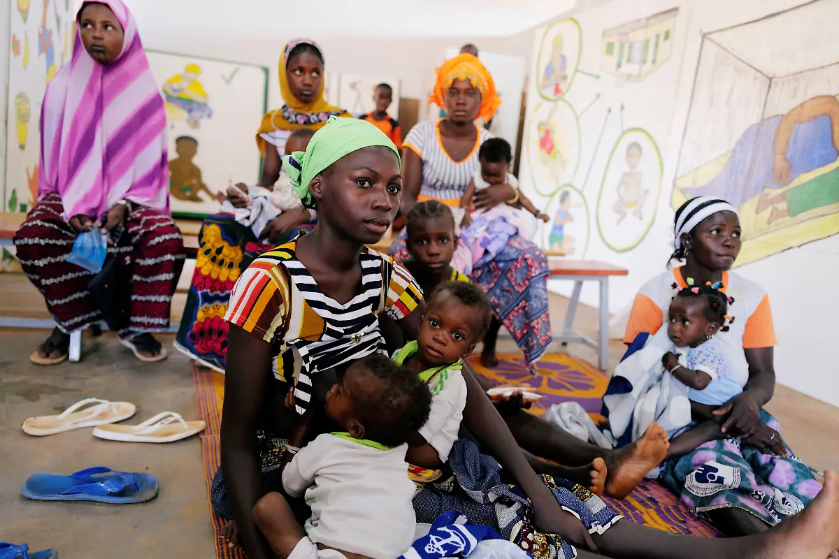 2020-12-02T070337Z-34606790-RC2VEK9LMOSK-RTRMADP-3-BURKINA-SECURITY-HUNGER