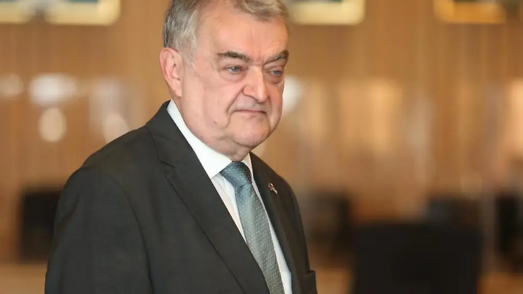 Der-nordrhein-westfaelische-Innenminister-Herbert-Reul