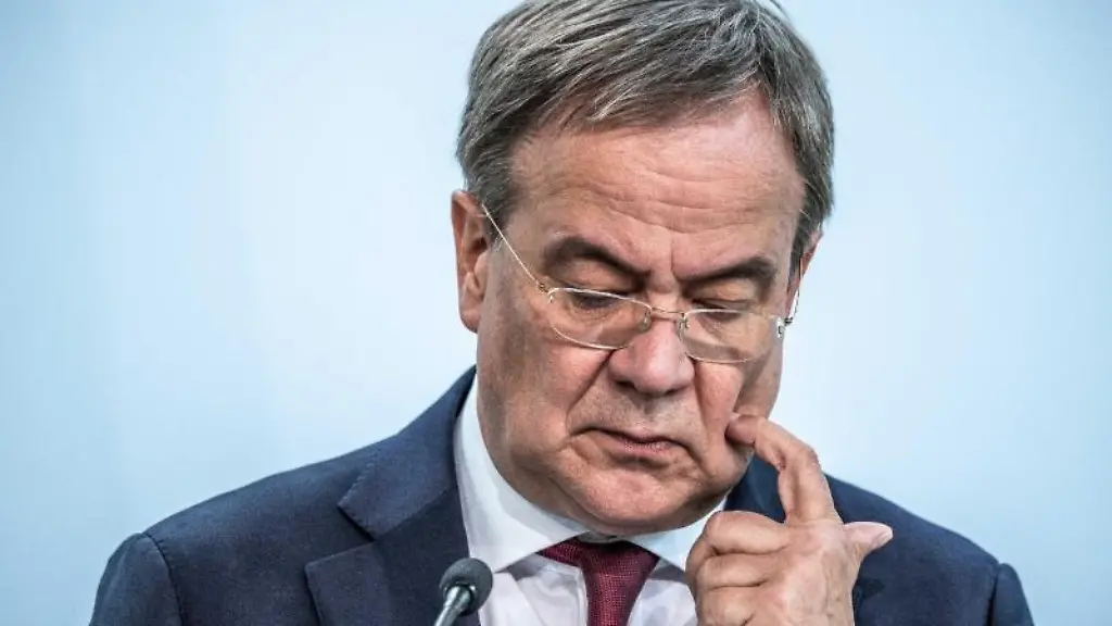 Nordrhein-Westfalens-Ministerpraesident-Armin-Laschet-nimmt-an-einer-Pressekonferenz-teil