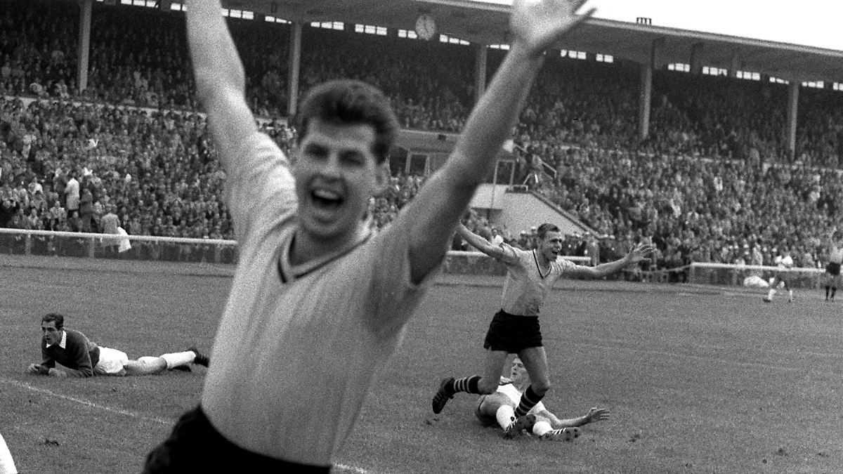 Zum ersten Mal im Video: So (ungefähr) sah das erste Tor der Bundesliga-Geschichte aus