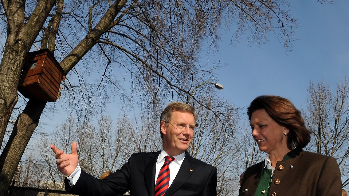 Wulff und Aigner bei der Eröffnung des Internationalen Jahres der Wälder im Radialsystem in Berlin.