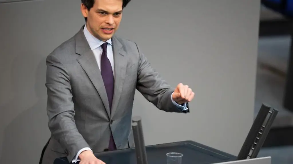 Christoph-Ploss-CDU-Vorsitzender-der-CDU-Hamburg-spricht-im-Bundestag