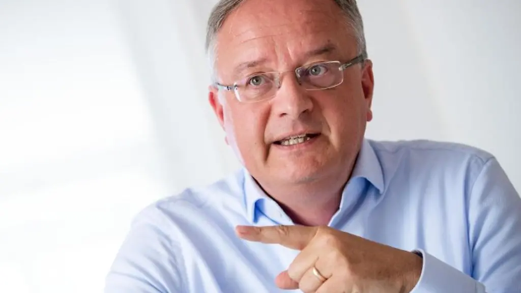 Andreas-Stoch-Landesvorsitzender-der-SPD-Baden-Wuerttemberg-spricht