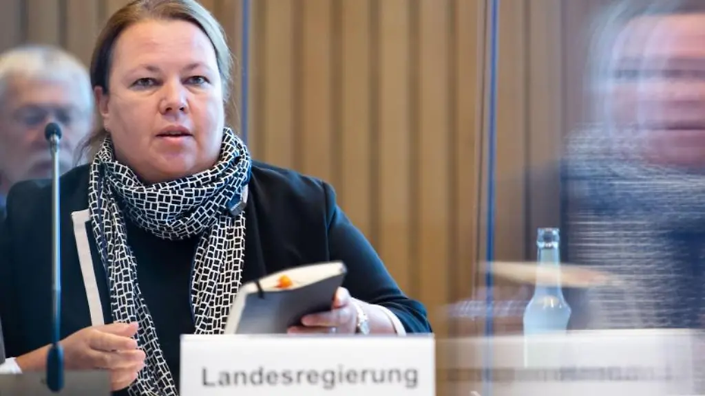 Ursula-Heinen-Esser-CDU-Umweltministerin-von-Nordrhein-Westfalen-spricht