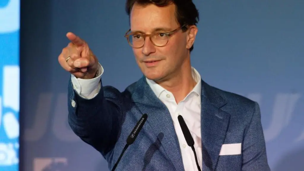 NRW-Verkehrsminister-Hendrik-Wuest-Deutschland-muss-wieder-Bahnland-werden