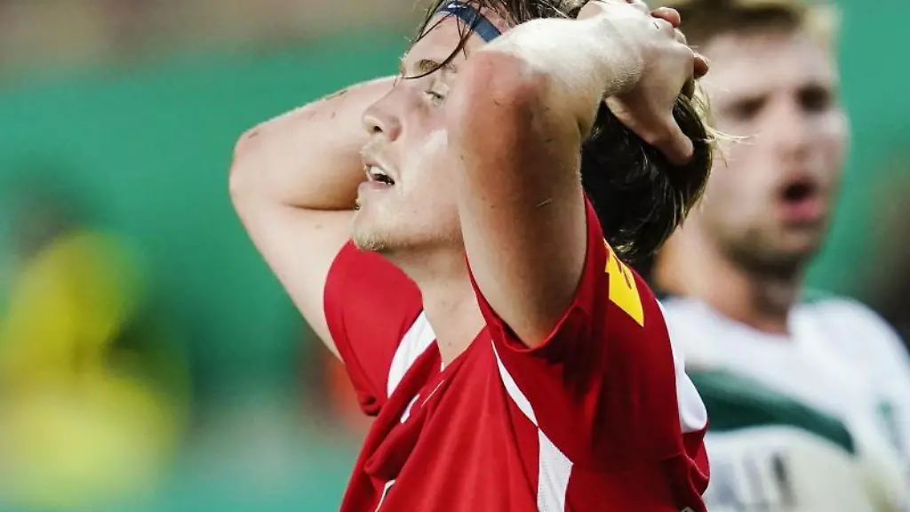 Kaiserslauterns-Felix-Goetze-gestikuliert