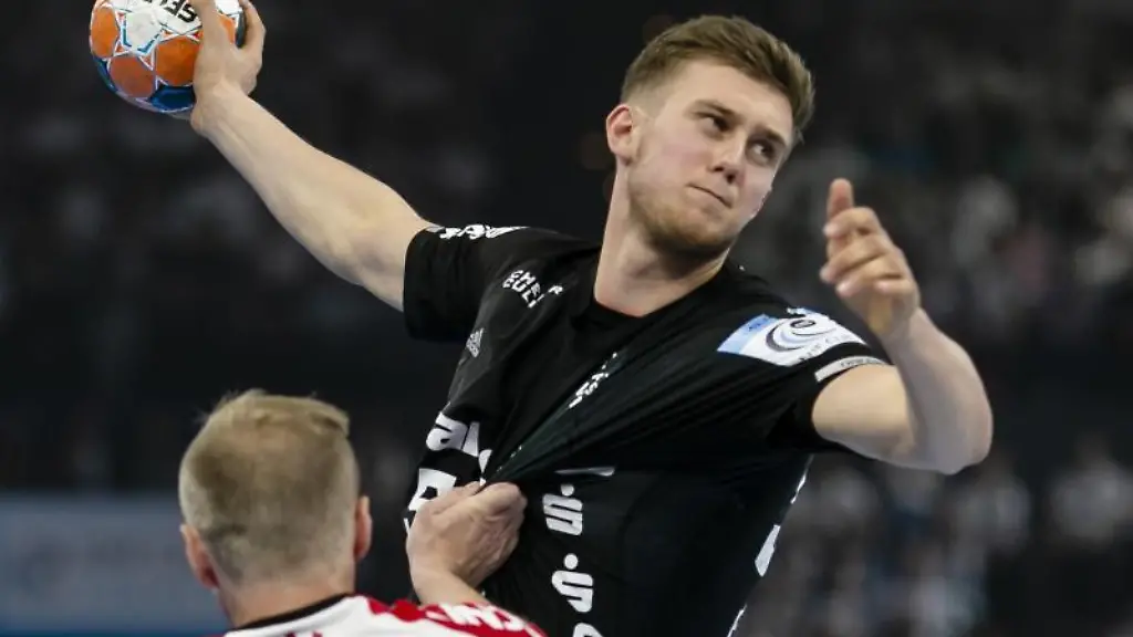 Nikola-Bilyk-wirft-auf-das-Tor