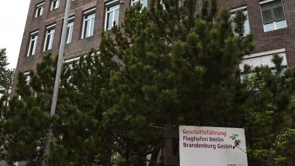 Das-Verwaltungsgebaeude-aufgenommen-im-April-2017