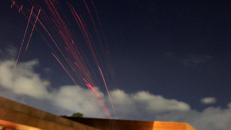 Libysche Flugabwehr-Raketen während eines Alliierten-Luftschlages.