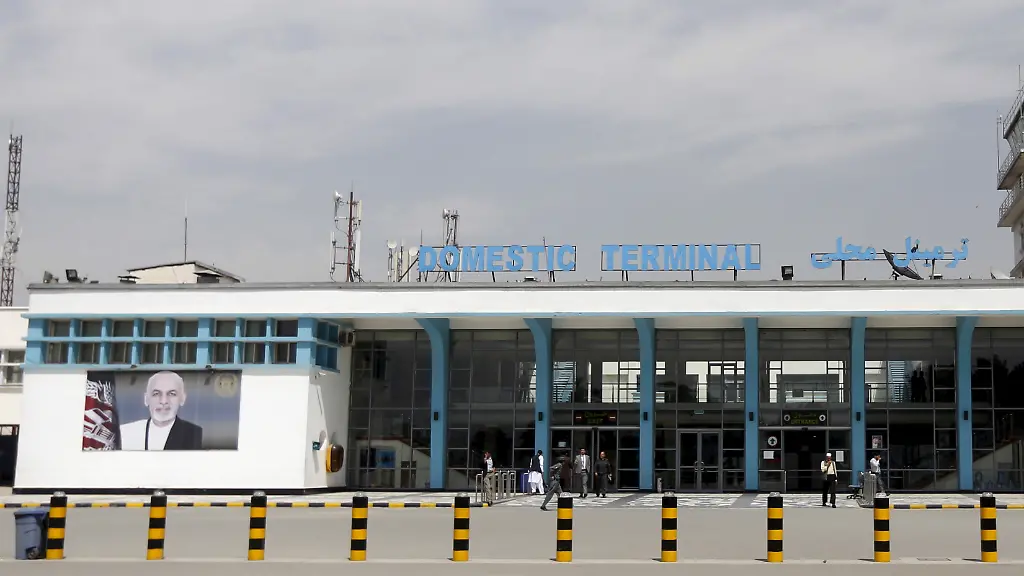 2016-03-29T120000Z-133217071-GF10000364137-RTRMADP-3-AFGHANISTAN-AIRPORT