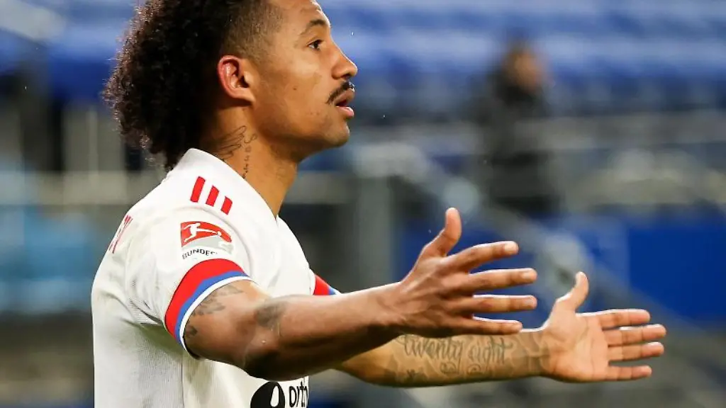 Hamburgs-Jeremy-Dudziak-auf-dem-Platz