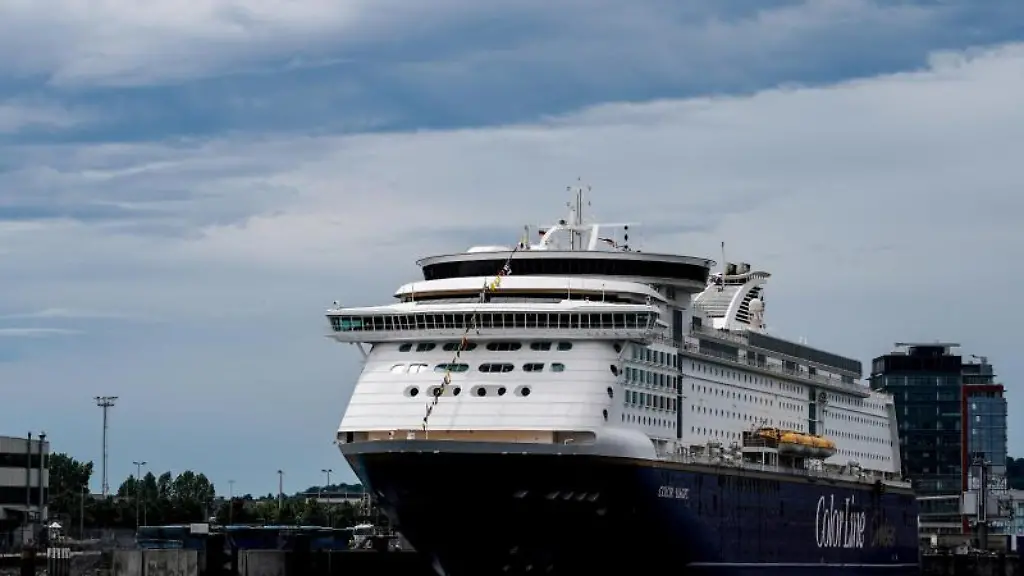 Die-Color-Magic-liegt-am-Norwegenkai-im-Kieler-Hafen