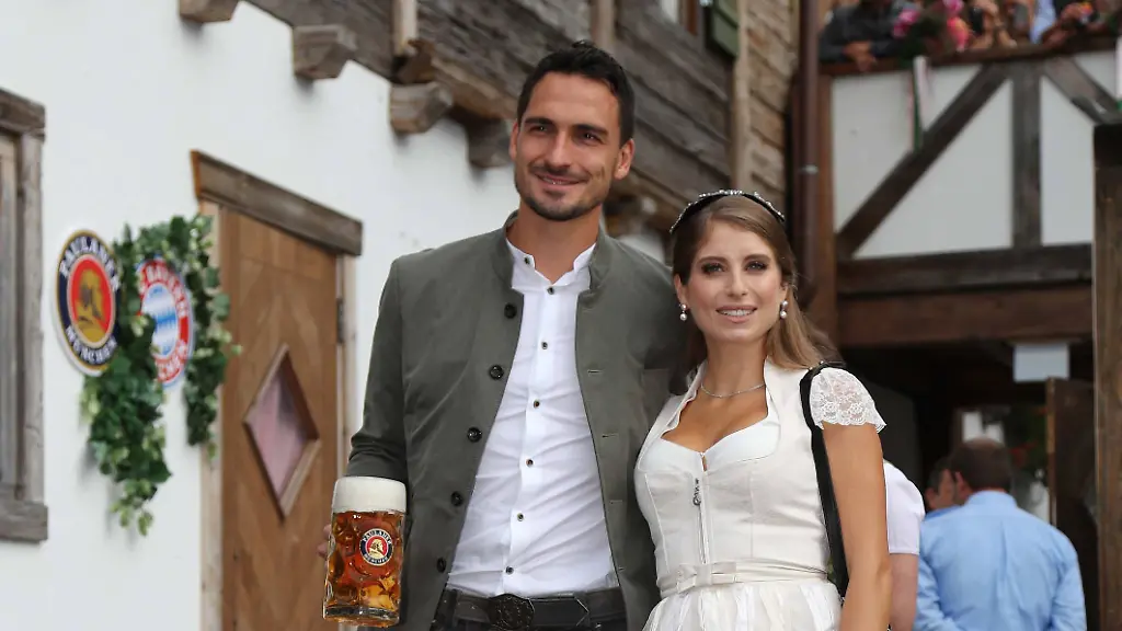 Ein-Bild-aus-gluecklichen-Tagen-Mats-und-Cathy-Hummels