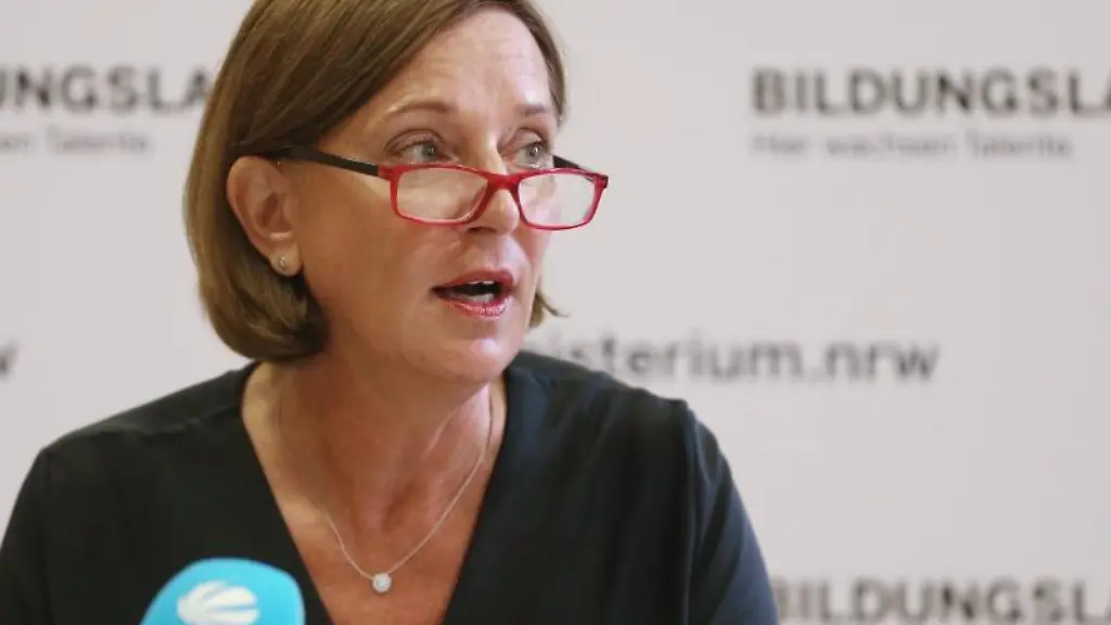 Die-nordrhein-westfaelische-Schulministerin-Yvonne-Gebauer-FDP