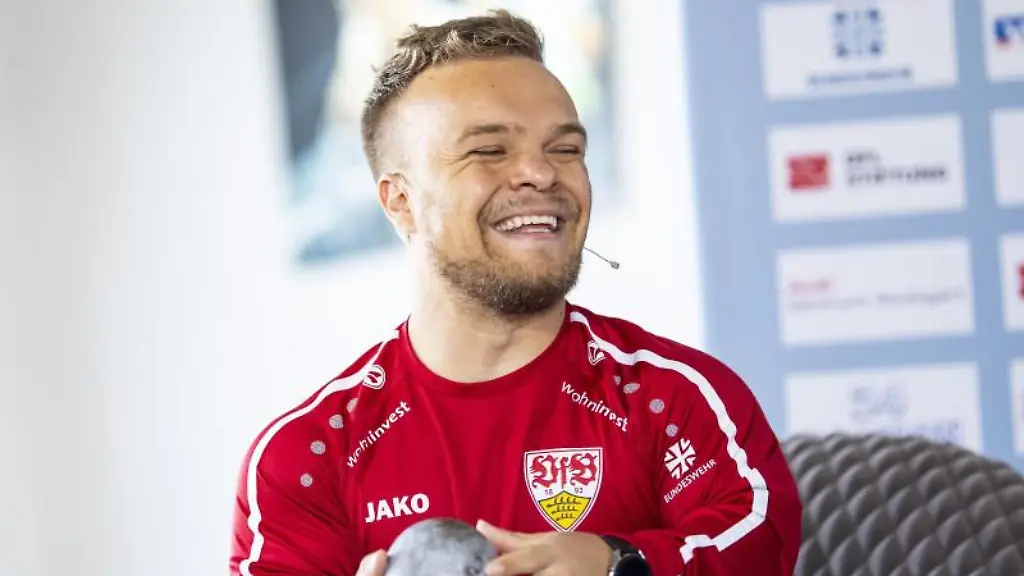 Niko-Kappel-nimmt-an-der-Pressekonferenz-in-der-Wohninvest-Academy-vor-den-Paralympics-teil