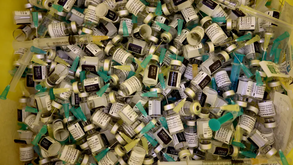 2021-04-22T182602Z-384012940-RC261N9IYGO1-RTRMADP-3-HEALTH-CORONAVIRUS-VACCINE-AUSTRIA